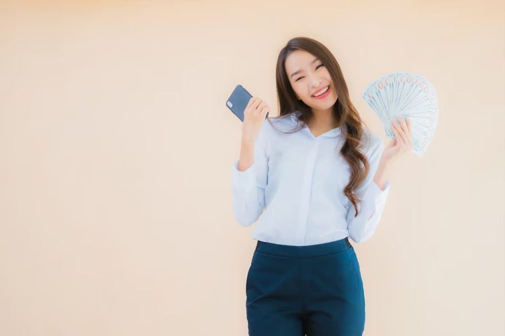 beautiful-young-business-asia-woman-with-cash-or-money